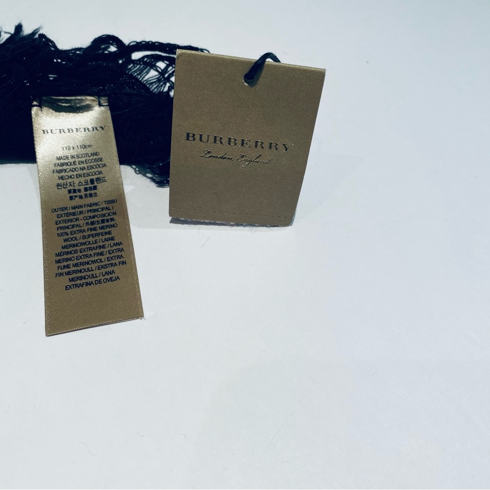 BURBERRY LONDON HOUSR CHECK WRAP / SCARF. - Picture 10 of 10
